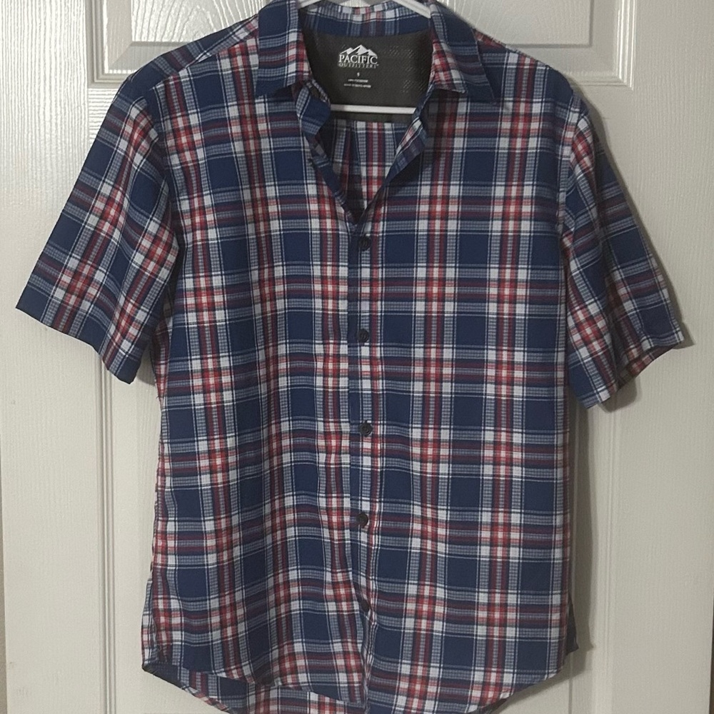 Pacific Outfitters Blue and‎ Red Plaid Casual Button Down Shirt